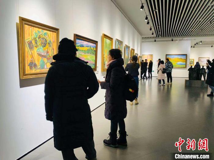 俄罗斯油画雕塑（美术）展开展百余幅油画精品引各地游客驻足欣赏