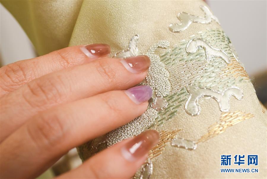 （图片故事）（4）杭州：做旗袍的“80后”设计师