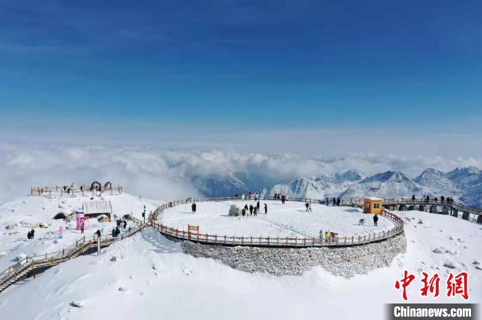 四川阿坝黑水县冰雪旅游：掀起“网红”、运动风