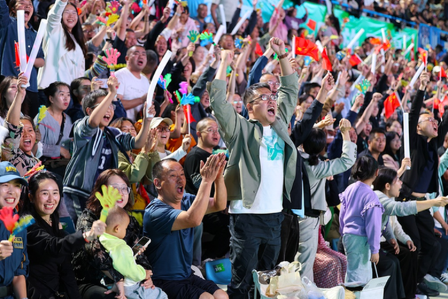 小小篮球如何撬动一方热土?探访“恩BA”爆火密码