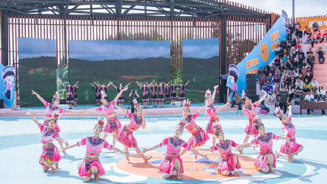 小小篮球如何撬动一方热土?探访“恩BA”爆火密码