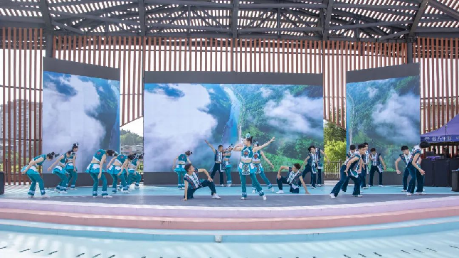 小小篮球如何撬动一方热土?探访“恩BA”爆火密码