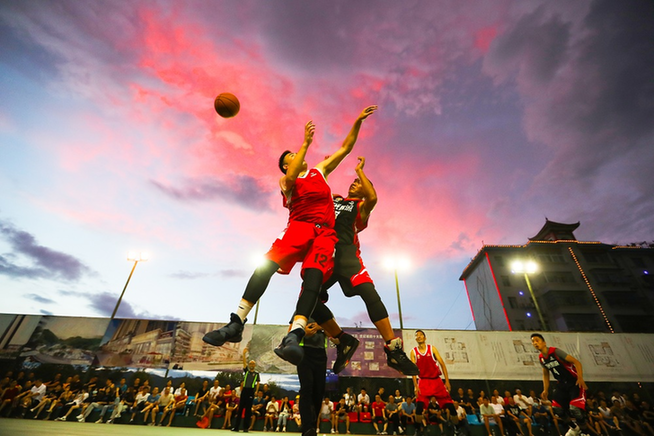 小小篮球如何撬动一方热土?探访“恩BA”爆火密码